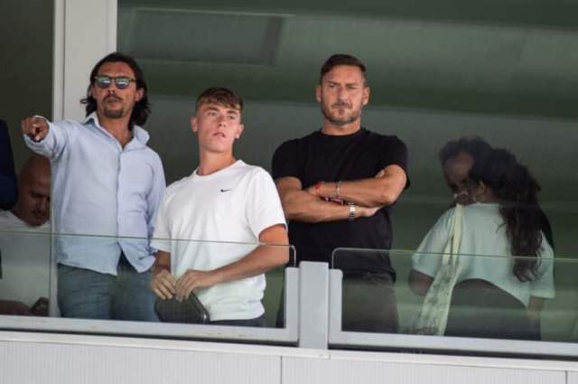 La Roma continúa las conversaciones para el regreso de Francesco Totti La Roma continúa las conversaciones para el regreso de Francesco Totti