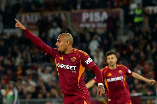 La Roma asegura a Malen, pero los mejores clubes se abalanzan sobre él La Roma asegura a Malen, pero los mejores clubes se abalanzan sobre él