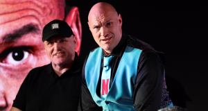 El padre de Tyson Fury, John, afirma que la relación de pareja está “completamente destruida” en una entrevista explosiva El padre de Tyson Fury, John, afirma que la relación de pareja está “completamente destruida” en una entrevista explosiva
