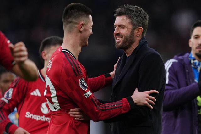 La estrella del Man United respalda al ‘increíble’ Michael Carrick para que se le asigne un puesto de tiempo completo La estrella del Man United respalda al ‘increíble’ Michael Carrick para que se le asigne un puesto de tiempo completo