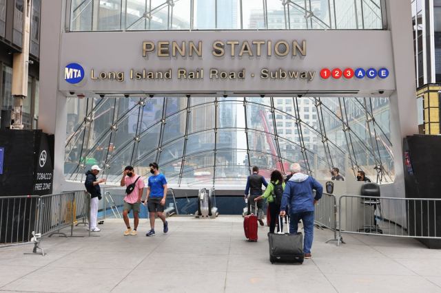 La Ciudad de Nueva York prohíbe la entrada a Penn Station a quienes no tengan entradas los días de partido de la Copa del Mundo: informe La Ciudad de Nueva York prohíbe la entrada a Penn Station a quienes no tengan entradas los días de partido de la Copa del Mundo: informe