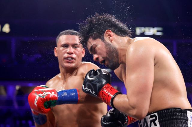 David Benavidez desmantela a Zurdo Ramírez con impactante combinación David Benavidez desmantela a Zurdo Ramírez con impactante combinación