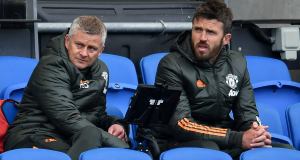 Man United avanza en la búsqueda de un nuevo entrenador con la elección de Solskjaer vs Carrick Man United avanza en la búsqueda de un nuevo entrenador con la elección de Solskjaer vs Carrick