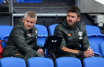 Man United avanza en la búsqueda de un nuevo entrenador con la elección de Solskjaer vs Carrick Man United avanza en la búsqueda de un nuevo entrenador con la elección de Solskjaer vs Carrick