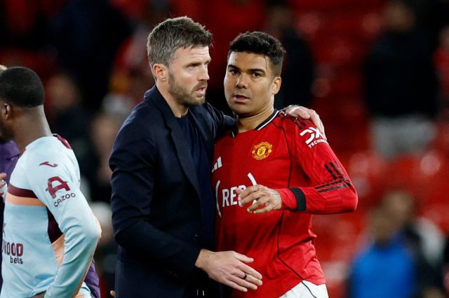 Los grandes del pasado y del presente se combinan mientras el Manchester United frustra al Brentford para casi sellar la Liga de Campeones Los grandes del pasado y del presente se combinan mientras el Manchester United frustra al Brentford para casi sellar la Liga de Campeones
