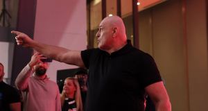 Carl Froch le da un ultimátum a John Fury después de la diatriba en la conferencia de prensa de Tyson Fury Carl Froch le da un ultimátum a John Fury después de la diatriba en la conferencia de prensa de Tyson Fury