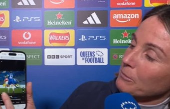 Sonia Bompastor explota cuando Katie McCabe le tira el pelo y luego saca los recibos Sonia Bompastor explota cuando Katie McCabe le tira el pelo y luego saca los recibos