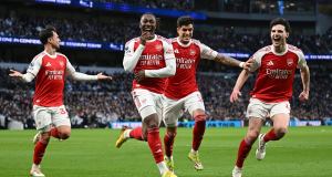 El dominio del Arsenal en el derbi da vida a su aspiración al título y hace que el peligro de descenso del Tottenham parezca muy real El dominio del Arsenal en el derbi da vida a su aspiración al título y hace que el peligro de descenso del Tottenham parezca muy real