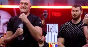 El pesaje de Tyson Fury vs Arslanbek Makhmudov confirma una ligera diferencia entre los oponentes El pesaje de Tyson Fury vs Arslanbek Makhmudov confirma una ligera diferencia entre los oponentes