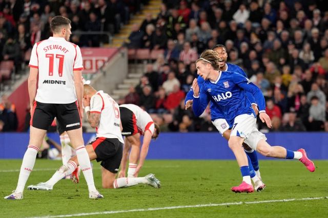 Ipswich avanza hacia el ascenso mientras Jack Clarke niega el empate a Southampton Ipswich avanza hacia el ascenso mientras Jack Clarke niega el empate a Southampton