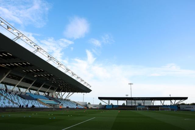 La disputa por la sede de la final de la Copa Juvenil FA estalla cuando los fanáticos del Man United califican la elección del estadio como “una vergüenza” La disputa por la sede de la final de la Copa Juvenil FA estalla cuando los fanáticos del Man United califican la elección del estadio como “una vergüenza”