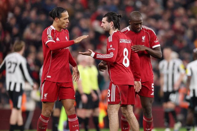 El Liverpool ha comprado una defensa para el futuro, pero ahora tiene un gran problema El Liverpool ha comprado una defensa para el futuro, pero ahora tiene un gran problema