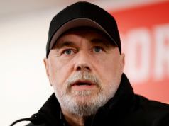 El técnico de Bosnia se niega a disculparse con Steve Cooper por la disputa con Benjamin Tahirovic El técnico de Bosnia se niega a disculparse con Steve Cooper por la disputa con Benjamin Tahirovic