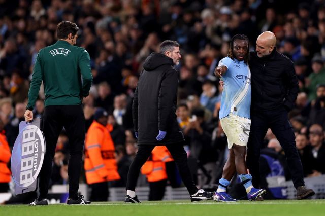 La temprana salida de Jeremy Doku ante el Galatasaray golpea al Manchester City con un nuevo golpe por lesión La temprana salida de Jeremy Doku ante el Galatasaray golpea al Manchester City con un nuevo golpe por lesión