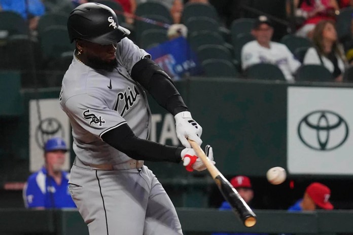 White Sox center fielder Luis Robert Jr. is a late scratch at Texas with thumb soreness White Sox center fielder Luis Robert Jr. is a late scratch at Texas with thumb soreness