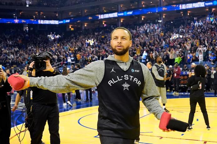 NBA All-Star 2025: Stephen Curry makes spectacular backward, no-look half-court shot at practice NBA All-Star 2025: Stephen Curry makes spectacular backward, no-look half-court shot at practice