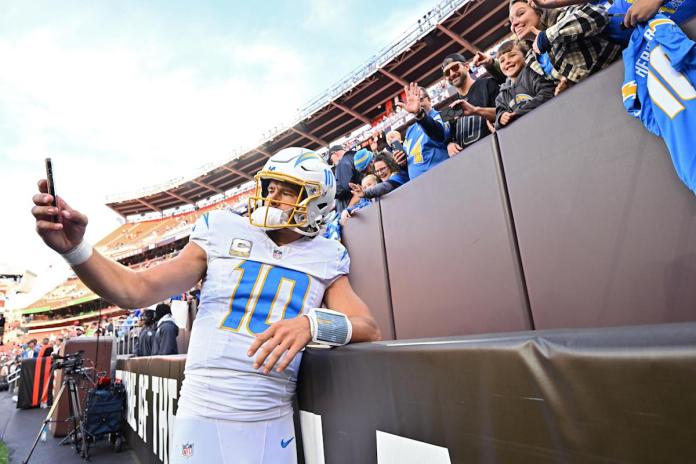 Ravens-Chargers: Chat with Yahoo Sports NFL experts on Discussions app feature Ravens-Chargers: Chat with Yahoo Sports NFL experts on Discussions app feature