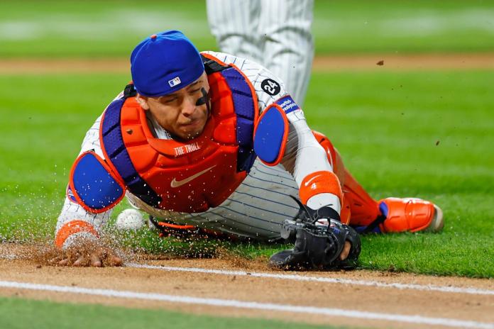 Mets defense reaches new low in wild pair of plays vs. Orioles Mets defense reaches new low in wild pair of plays vs. Orioles