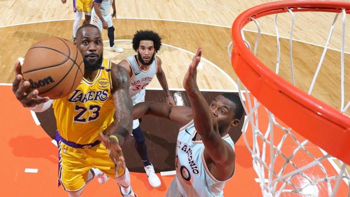 James’ triple-double helps Lakers see off Spurs James’ triple-double helps Lakers see off Spurs