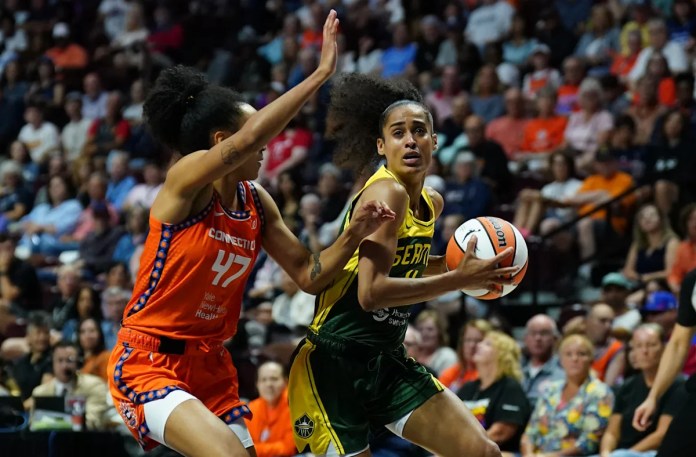 Skylar Diggins records first career triple-double while leading Storm to blowout win over Sun Skylar Diggins records first career triple-double while leading Storm to blowout win over Sun