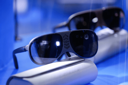 Startup chinesa cria chip para habilitar os fones de ouvido mais leves de todos os tempos Startup chinesa cria chip para habilitar os fones de ouvido mais leves de todos os tempos