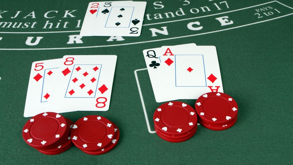 Um guia de jogadores de poker para blackjack Um guia de jogadores de poker para blackjack