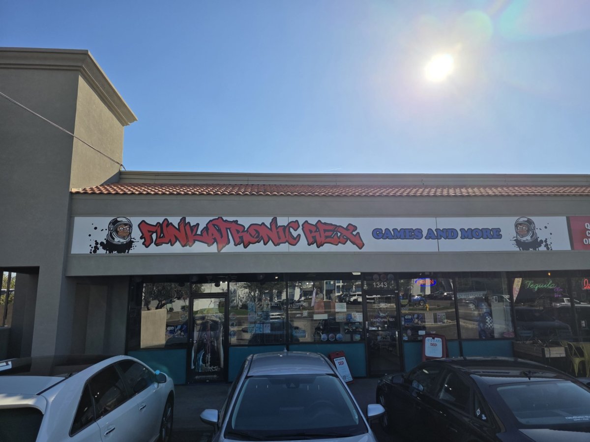 Quem está realmente na mesa? Combinando jogos com humanos em mesas modernas Quem está realmente na mesa? Combinando jogos com humanos em mesas modernas