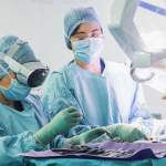 Os médicos estão usando o Apple Vision Pro durante a cirurgia Os médicos estão usando o Apple Vision Pro durante a cirurgia