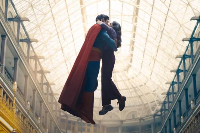 Супермений анхны трейлер супер баатрын киноны шинэ эрин үеийг эхлүүллээ Супермений анхны трейлер супер баатрын киноны шинэ эрин үеийг эхлүүллээ