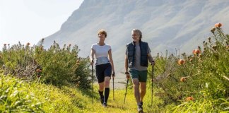 Байгальд алхах нь сэтгэцийн эрүүл мэндэд тустай Байгальд алхах нь сэтгэцийн эрүүл мэндэд тустай