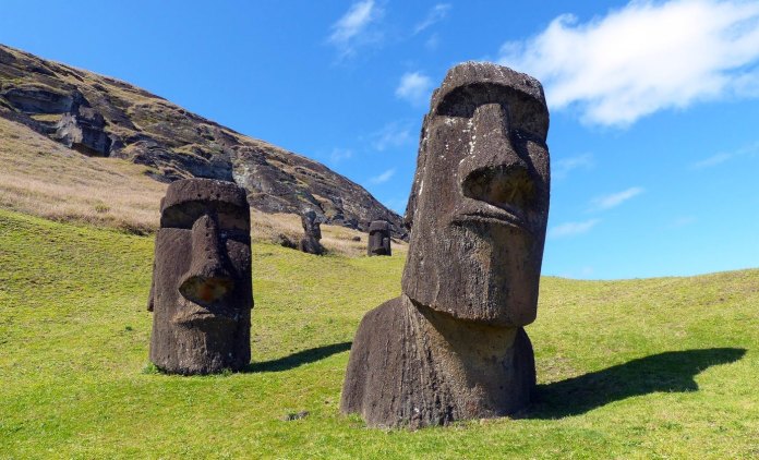 Моай хөшөөнүүдийг зөөсөн байж магадгүй Моай хөшөөнүүдийг зөөсөн байж магадгүй