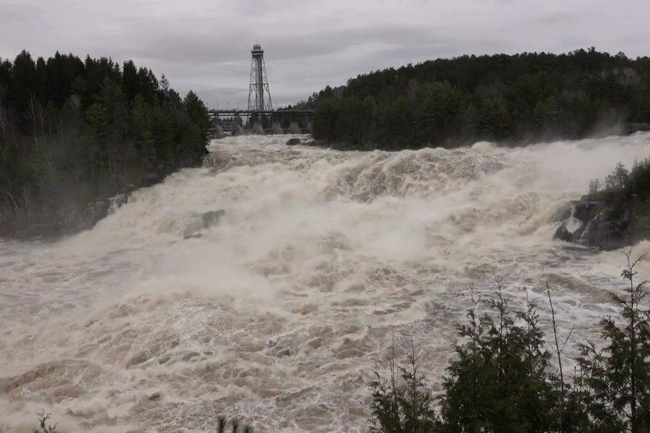 Les chutes de Shawinigan le 30 avril Les chutes de Shawinigan le 30 avril