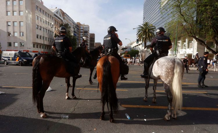 Unos 500 agentes le darán seguridad al derbi Betis-Sevilla Unos 500 agentes le darán seguridad al derbi Betis-Sevilla