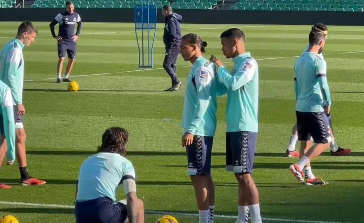Yanis entrena por primera vez junto al primer equipo Yanis entrena por primera vez junto al primer equipo