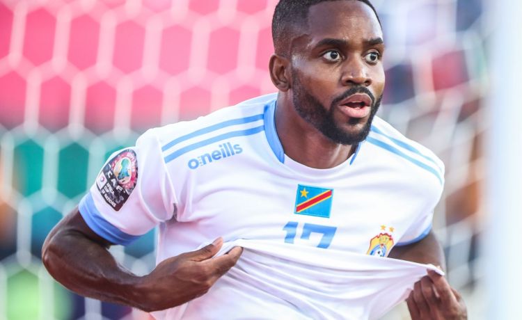 Bakambu llega el jueves a Sevilla y no disputará la ida de la eliminatoria con el Dinamo Zagreb Bakambu llega el jueves a Sevilla y no disputará la ida de la eliminatoria con el Dinamo Zagreb