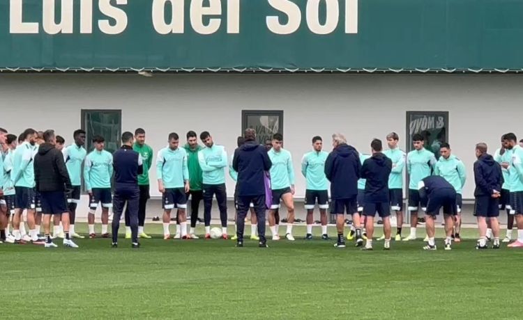 Marc Roca y Sokratis vuelven a ejercitarse con el grupo Marc Roca y Sokratis vuelven a ejercitarse con el grupo