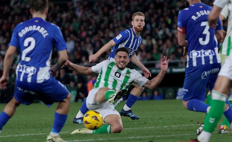 Fornals: «El esfuerzo es innegociable con 50 mil personas y los viajes que se pega la afición por estar con nosotros» Fornals: «El esfuerzo es innegociable con 50 mil personas y los viajes que se pega la afición por estar con nosotros»