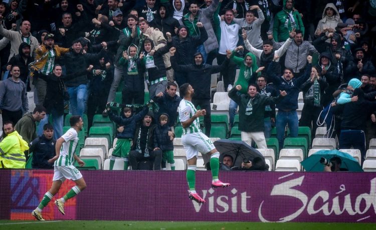 El Betis se redime del pecado europeo con casta y fútbol, fútbol (3-1) El Betis se redime del pecado europeo con casta y fútbol, fútbol (3-1)