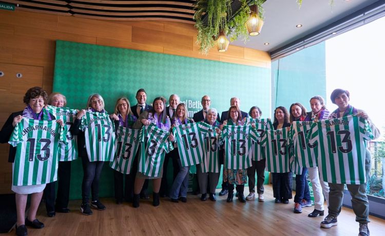 ‘De madres a hijas y de abuelas a nietas’, el homenaje del Betis a las mujeres béticas ‘De madres a hijas y de abuelas a nietas’, el homenaje del Betis a las mujeres béticas