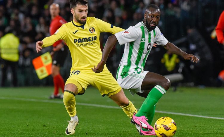 Sabaly y Miranda acabaron lesionados el partido frente al Villarreal Sabaly y Miranda acabaron lesionados el partido frente al Villarreal