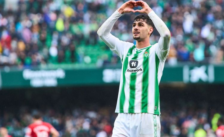 Miranda, Johnny y el Chimy Ávila colaboran en el tifo del Betis para el derbi Miranda, Johnny y el Chimy Ávila colaboran en el tifo del Betis para el derbi
