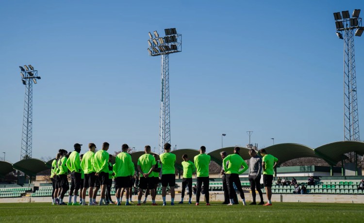 La primera plantilla inaugura el campo 3 de césped natural de la Ciudad Deportiva Luis del Sol La primera plantilla inaugura el campo 3 de césped natural de la Ciudad Deportiva Luis del Sol