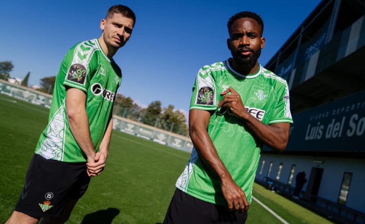 El Real Betis lanza una camiseta especial de prepartido para celebrar el Año Nuevo chino El Real Betis lanza una camiseta especial de prepartido para celebrar el Año Nuevo chino