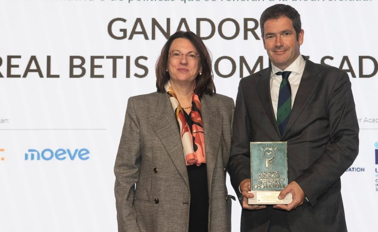 El Real Betis, galardonado en la IX edición de los Premios Transformación hacia una Economía Sostenible del diario EXPANSIÓN El Real Betis, galardonado en la IX edición de los Premios Transformación hacia una Economía Sostenible del diario EXPANSIÓN