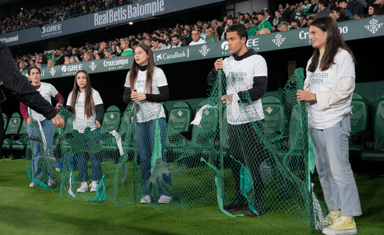 El Real Betis Balompié recogerá 3.000 kilos de plásticos de los océanos gracias a los 3 goles anotados en su partido Forever Green El Real Betis Balompié recogerá 3.000 kilos de plásticos de los océanos gracias a los 3 goles anotados en su partido Forever Green