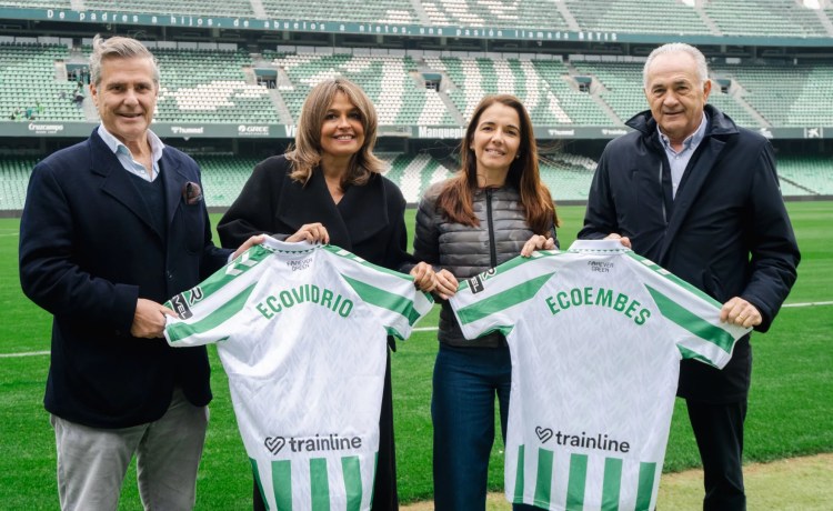 El Real Betis, Ecoembes y Ecovidrio se unen en el marco de Forever Green para impulsar la recogida de residuos en los días de partido a través del proyecto «La afición más verde» El Real Betis, Ecoembes y Ecovidrio se unen en el marco de Forever Green para impulsar la recogida de residuos en los días de partido a través del proyecto «La afición más verde»