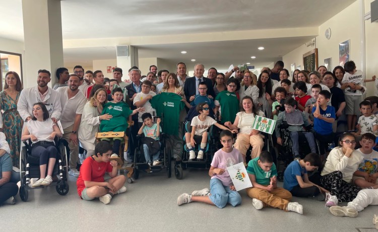 La Fundación Real Betis Balompié visita a los usuarios con discapacidad intelectual del centro San Juan de Dios en Alcalá La Fundación Real Betis Balompié visita a los usuarios con discapacidad intelectual del centro San Juan de Dios en Alcalá