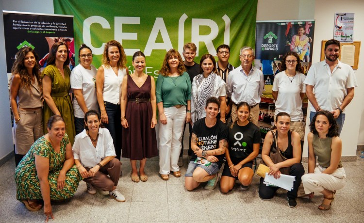 La ministra de Juventud e Infancia Sira Rego visita en Sevilla el proyecto "Deporte por Refugio", ejemplo de alianza transformadora por la infancia vulnerable La ministra de Juventud e Infancia Sira Rego visita en Sevilla el proyecto "Deporte por Refugio", ejemplo de alianza transformadora por la infancia vulnerable