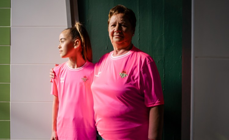 El Real Betis Féminas se viste de esperanza en el día mundial contra el cáncer de mama El Real Betis Féminas se viste de esperanza en el día mundial contra el cáncer de mama