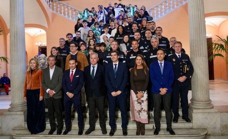 El Real Betis Balompié se une a la campaña contra el acoso escolar impulsada por el Ayuntamiento de Sevilla El Real Betis Balompié se une a la campaña contra el acoso escolar impulsada por el Ayuntamiento de Sevilla